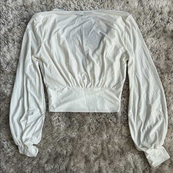 NWT White V-Neck Long Sleeve Blouse - Picture 3 of 4